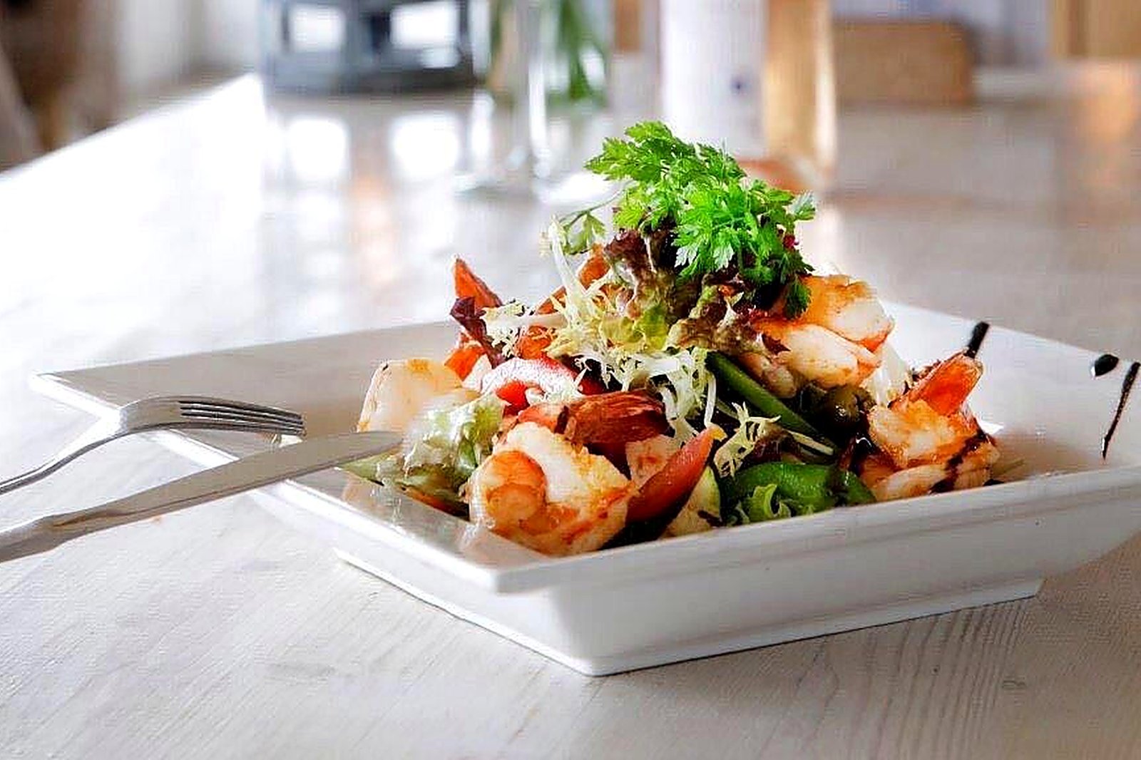 Garnalensalade geserveerd bij De Golf van Bergen